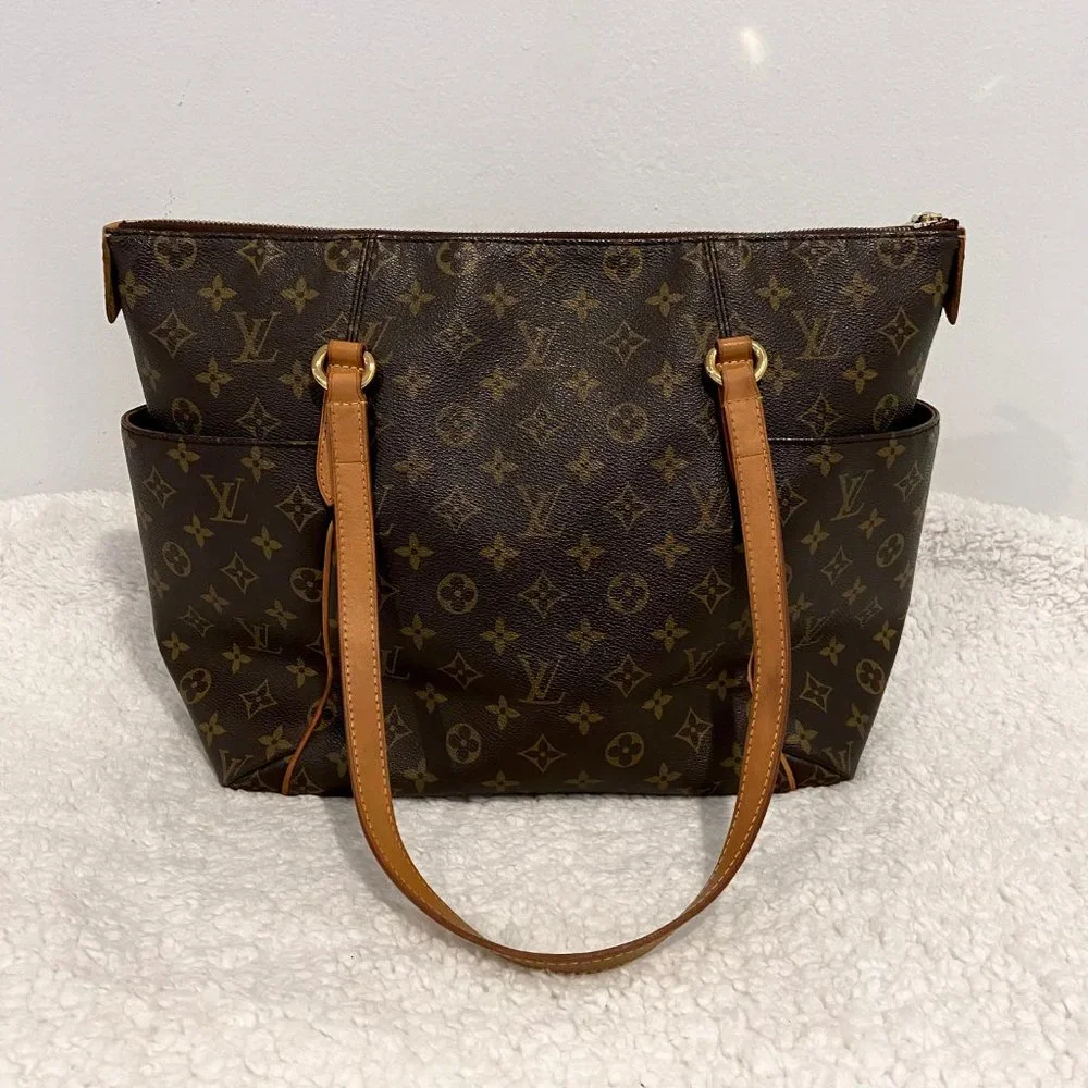 Louis Vuitton Monogram Totally MM Tote Bag